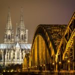 Nachtansicht vom Kölner Dom mit Hohenzollernbrücke. © Jan Bosch