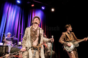 Die deutsche Band The Les Clöchards bei einem Auftritt in der Waggonhalle Marburg, 22.4.2017. © Jan Bosch
