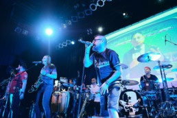 Die mexikanische Band Panteón Rococó bei einem Auftritt im Kulturzentrum KFZ in Marburg am 17.12.2019 © Jan Bosch