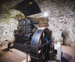 Das Bergbaumuseum Weilburg dokumentiert mit Maschinen, Originalgerät und Bildern die Bergbaugeschichte im Lahn-Dill-Gebiet. Ein besonderes Highlight ist der 