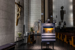 Fotoausstellung Beton baut Kirchen in der Kirche St. Peter & Paul in Marburg. © Jan Bosch© Jan Bosch