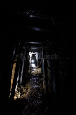 Die Grube Bendisberg ist ein ehemaliges Erzbergwerk im Ortsteil St. Jost in Langenfeld. Hier wurde zwischen 1900 und 1957 auf fünf Ebenen Blei- und Zinkerz abgebaut. Heute kann die Grube als Besucherbergwerk besichtigt werden. © Jan Bosch