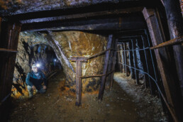 Die Grube Bendisberg ist ein ehemaliges Erzbergwerk im Ortsteil St. Jost in Langenfeld. Hier wurde zwischen 1900 und 1957 auf fünf Ebenen Blei- und Zinkerz abgebaut. Heute kann die Grube als Besucherbergwerk besichtigt werden. © Jan Bosch